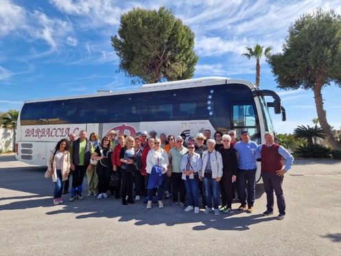 skupna pred vinarijo Cantina DUCA DI SALAPARUTA