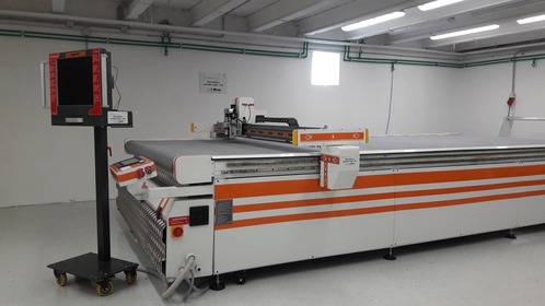 CNC STROJ